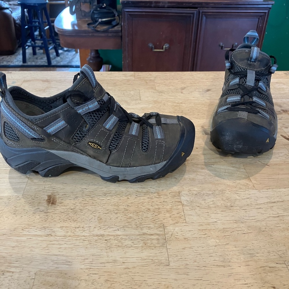 Keen composite toe footwear.  industrial setting or hiking.
Hardly worn.